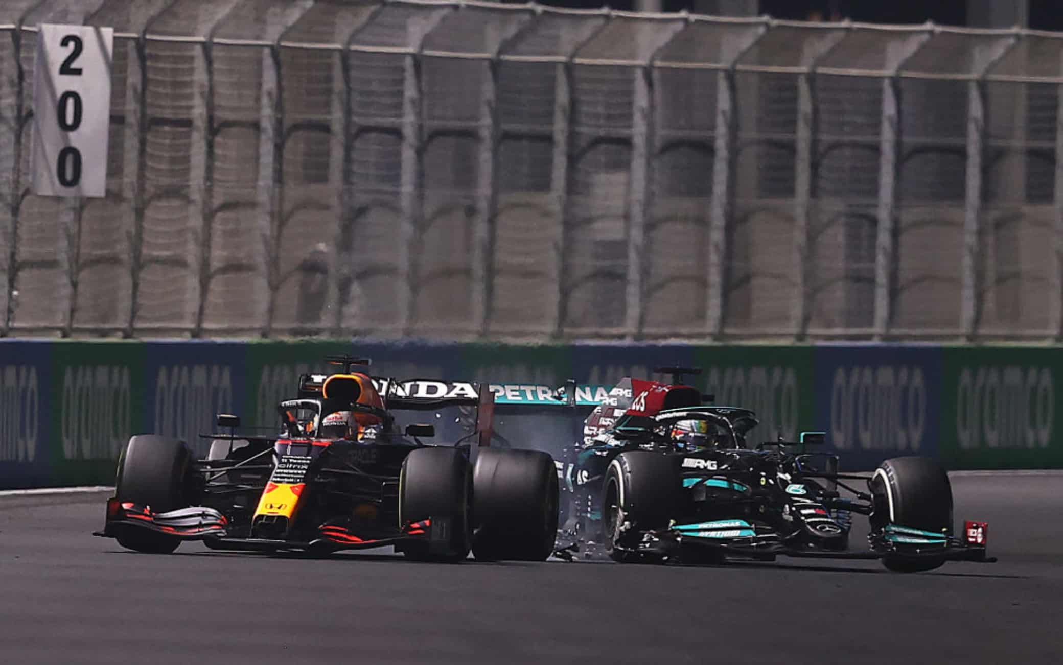 Verstappen-Hamilton Arabia Saudita F1 2021 contatto-penalità-guerra