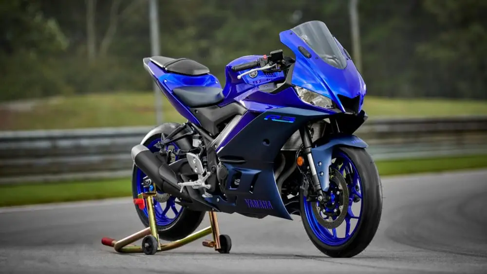 Yamaha YZF-R3-2022-la migliore moto sportiva per i principianti